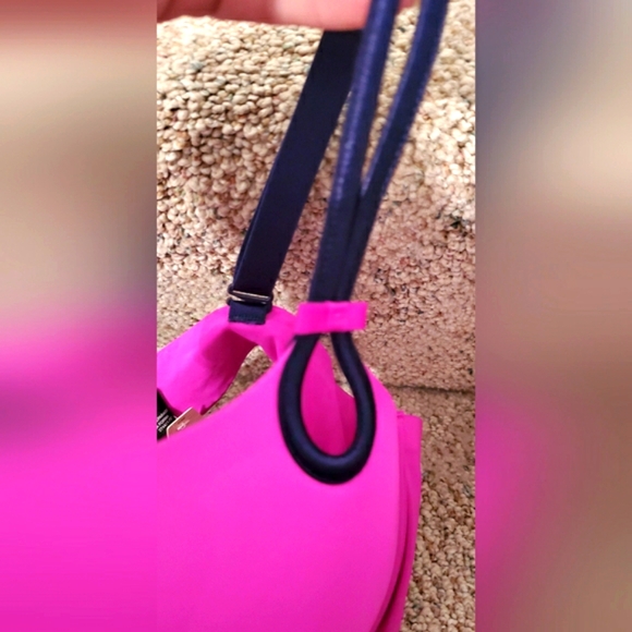 Bra demi NWT 38D Victoria Secret 5 ways to wear it deep pink with black straps - Picture 8 of 8